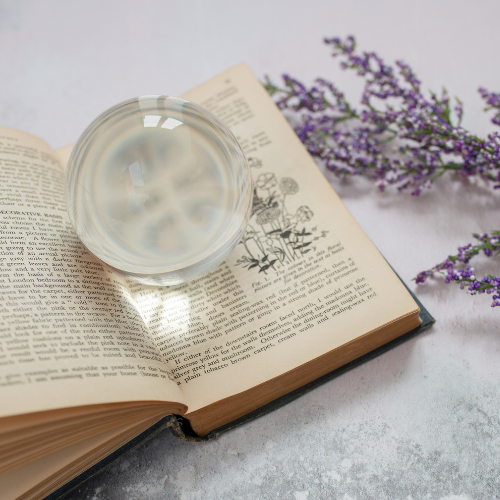 Top 10 cristale pentru scrierea creativă: Ghidul scriitorului