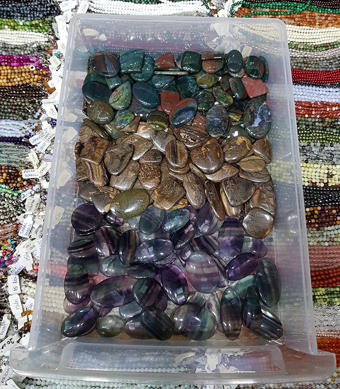 Cabochoane agat indian, fluorit, opal boldier