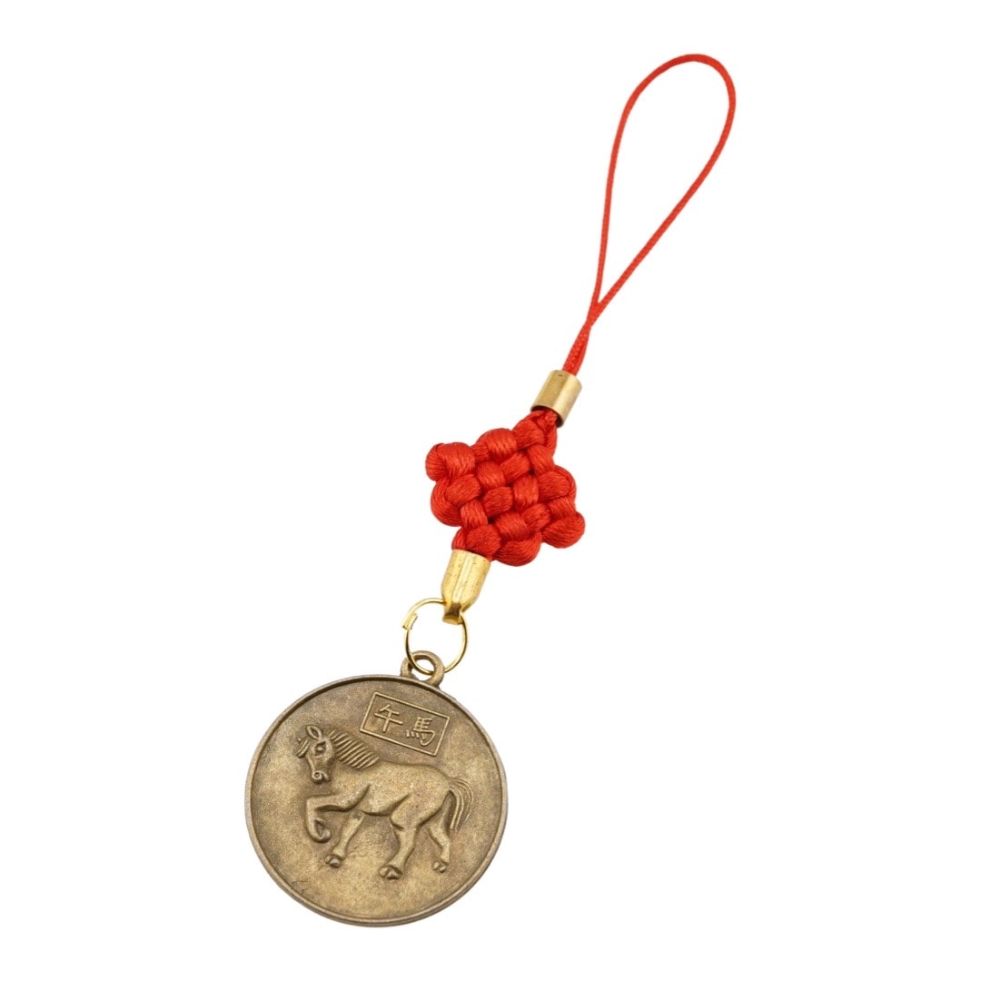 Amuleta feng shui cu moneda simbol cal si nod mistic rosu