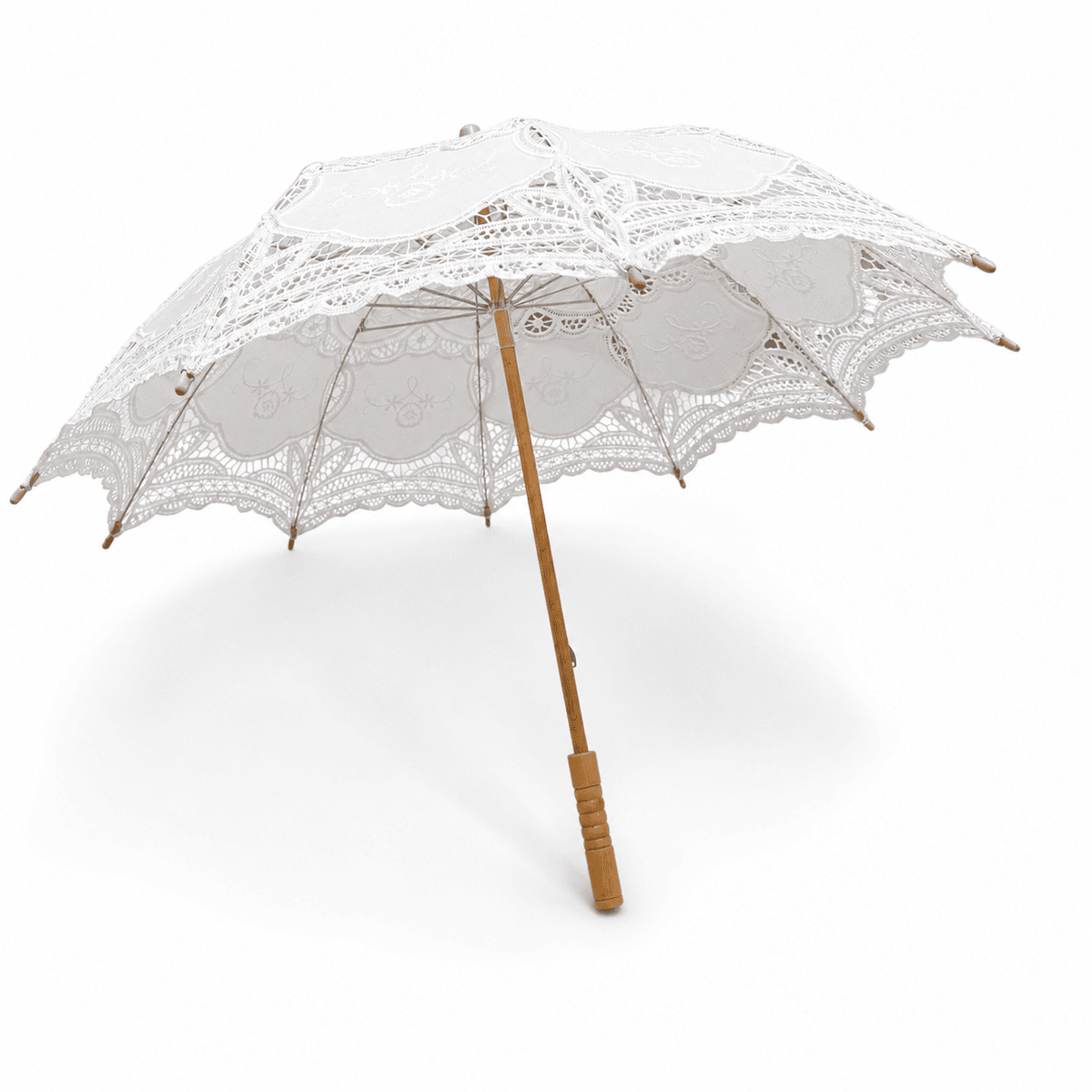 Umbrela alba din dantela brodata accesoriu elegant pentru mirese sedinte foto si evenimente speciale