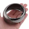 Bratara lata din metal negru ovala texturata, imagine 4