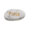 Cristal slefuit Howlit cu afirmatie gravata - Focus