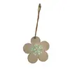 Decoratiune din lemn floare cu floare verde centrala