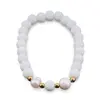 Bratara pe elastic Perle de cultura, bumbi aurii si Onix alb sfere mate 8mm