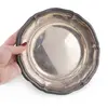 Farfurie rotunda vintage din metal argintiu, model cu margine ondulata, 18cm, imagine 3