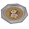 Tava vintage din metal octogonala cu broderie flori roz pe fundal bej, 21cm