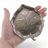 Tava decorativa vintage din metal, forma frunza cu model gravat, 12cm, imagine 3