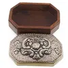 Cutie vintage din lemn cu capac metalic gravat, model ornamental,  13cm, imagine 2