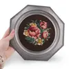 Tava vintage din metal octogonala cu broderie flori roz pe fundal maro, 21cm, imagine 3