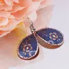 Cercei din cupru lacrima, model floare ornament pe fundal albastru, imagine 2