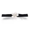 Choker model floare sidef alb si perle, 30cm