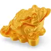 Statueta feng shui Broasca raioasa cu trei picioare pentru atragerea prosperitatii, 8cm - aurie