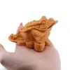 Statueta feng shui Broasca raioasa cu trei picioare pentru atragerea prosperitatii, 8cm - galben inchis, imagine 3