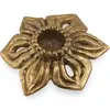 Sfesnic vintage din alama, model floare masiva - 8,5cm