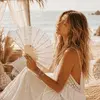 Evantai alb din dantela, accesoriu elegant pentru mirese, evenimente si tinute speciale, imagine 2