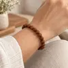 Bratara goldstone cu sfere mate de 8 mm, elastic, lungime 19 cm – imagine de prezentare în context