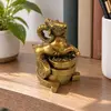 Statueta Feng Shui din rasina, capra pe potcoava si bani, 6 x 4.5 cm – imagine de prezentare în context