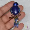 Brosa papagal colorat lapis lazuli