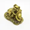 Statueta Feng Shui porc auriu din rasina 7,4cm, model 9