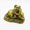 Statueta Feng Shui porc auriu din rasina 7,4cm, model 9