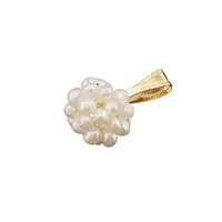 Pandantiv cu perle albe de cultura si metal auriu, floare 12mm