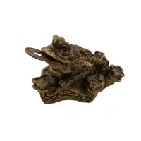 Statueta Feng Shui Broasca raioasa din rasina pe Ru Yi, 5cm
