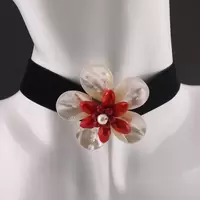 Choker model floare sidef alb si sticla rosie, 30cm