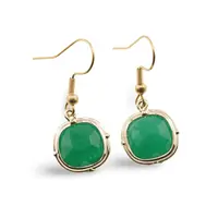 Cercei cu agatatoare Onix verde patrat cu montura aurie, 15mm