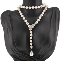 Colier reglabil cu Perle de Mallorca crem si accesoriu pana argintie, 8mm