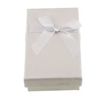 Cutie pentru cadou dreptunghiulara alba, 8x5cm