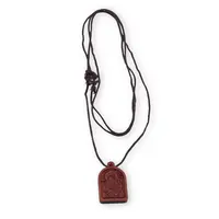 Pandantiv din lemn rosu in forma de icoana cu Maica Domnului gravata, cu snur