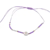 Bratara reglabila cu margele cilindrice lila si albe cu cruce gravata pe element din Sidef