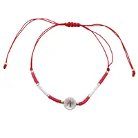 Bratara reglabila cu margele cilindrice rosii si albe cu cruce gravata pe element din Sidef Bratara reglabila cu margele cilindrice rosii si albe cu cruce gravata pe element din Sidef