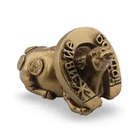 Statueta Feng Shui Bivol asezat cu potcoava din rasina, 7cm