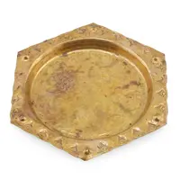 Tava rotunda din alama vintage, model auriu cu margine patrata si decorata, 11,5cm