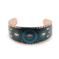 Bratara reglabila lata din cupru cu model geometric floral pe fond negru
