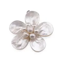 Pandantiv floare Sidef alb si Perle de cultura - 35mm