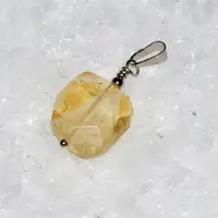 Pandantiv citrin patrat fatetat 15mm Pandantiv citrin patrat fatetat 15mm