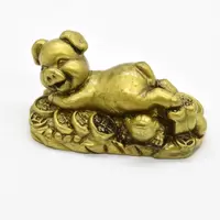 Statueta Feng Shui porc auriu din rasina 6,8cm, model 6