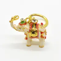 Breloc amuleta cu elefant alb si nestemate