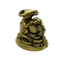Statueta Feng Shui Bivol auriu cu pepita si broasca raioasa - 4,8 cm