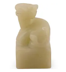 Figurina gravata din Jadeit in forma de bivol