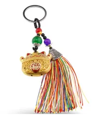 Breloc feng shui cu pisica Maneki Neko si ciucure multicolor, 11cm