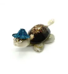 Broasca testoasa din scoici naturale, palarie albastra