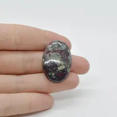 Cabochon Eudialit 31x21x5mm C63