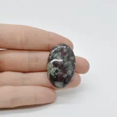 Cabochon Eudialit 35x22x7mm C56