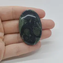 Cabochon Jasp Kambaba 47x30x6mm C57