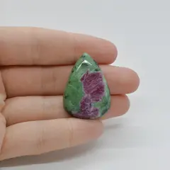 Cabochon Rubin in zoisit 32x23x6mm C4