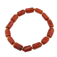 Bratara pe elastic Coral rosu tubular cu elemente aurii, 10-15mm