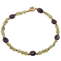 Bratara Peridot banuti 3-4mm si Granat neregulat 5-8mm cu bumbi aurii